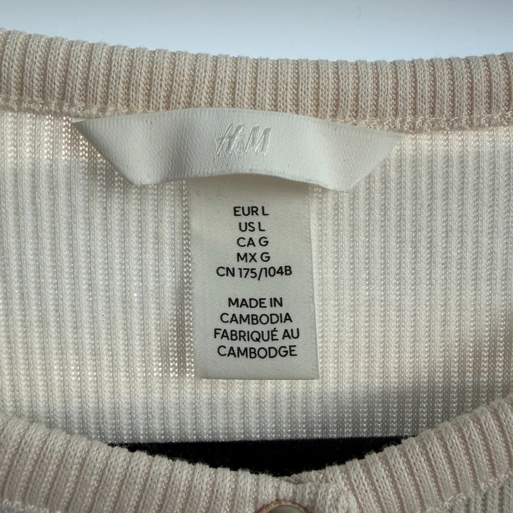 H&M Cream Ribbed Button-Down Top - Picture 2 of 3